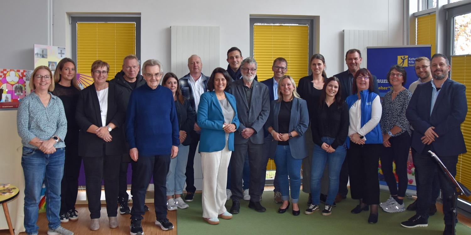 Gäste aus Kirche und Politik kamen zur Eröffnung der neuen alten Kita (c) Bistum Trier Gäste aus Kirche und Politik kamen zur Eröffnung der neuen alten Kita