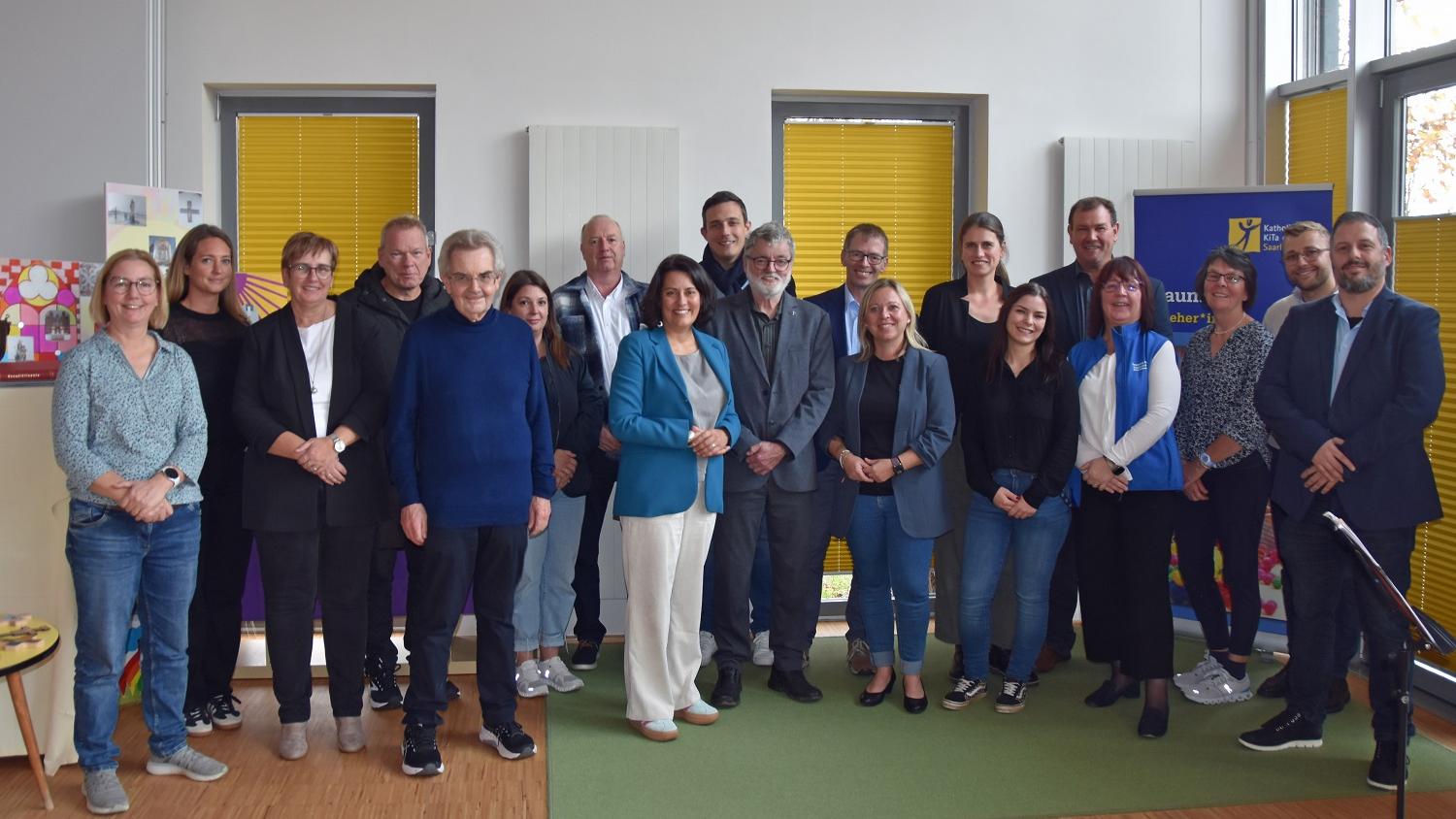 Gäste aus Kirche und Politik kamen zur Eröffnung der neuen alten Kita