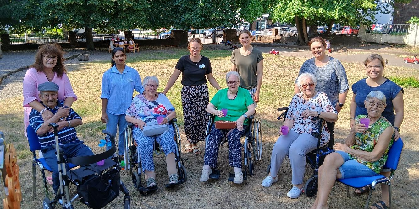 Die Besucher der Tagespflege St. Franziskus freuten sich über den schönen Tag (c) Katholische KiTa gGmbH Saarland Die Besucher der Tagespflege St. Franziskus freuten sich über den schönen Tag