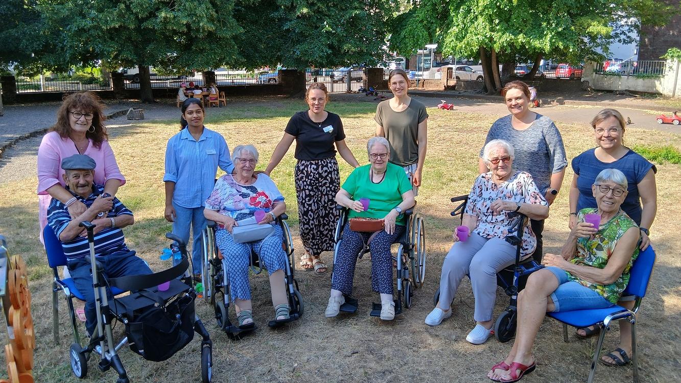 Die Besucher der Tagespflege St. Franziskus freuten sich über den schönen Tag