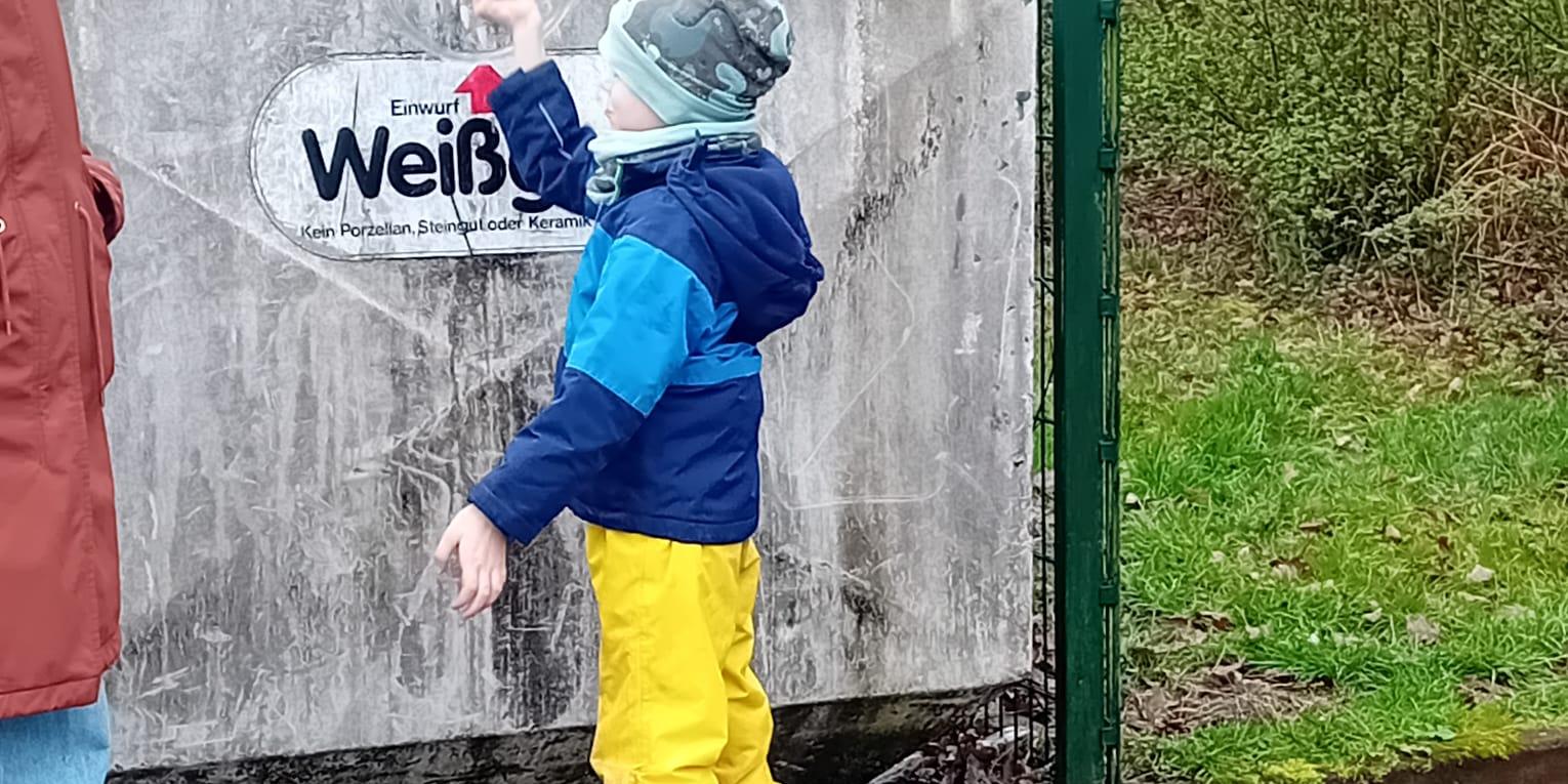 Die Kinder lernten, wie man Müll richtig trennt (c) Katholische KiTa gGmbH Saarland Die Kinder lernten, wie man Müll richtig trennt