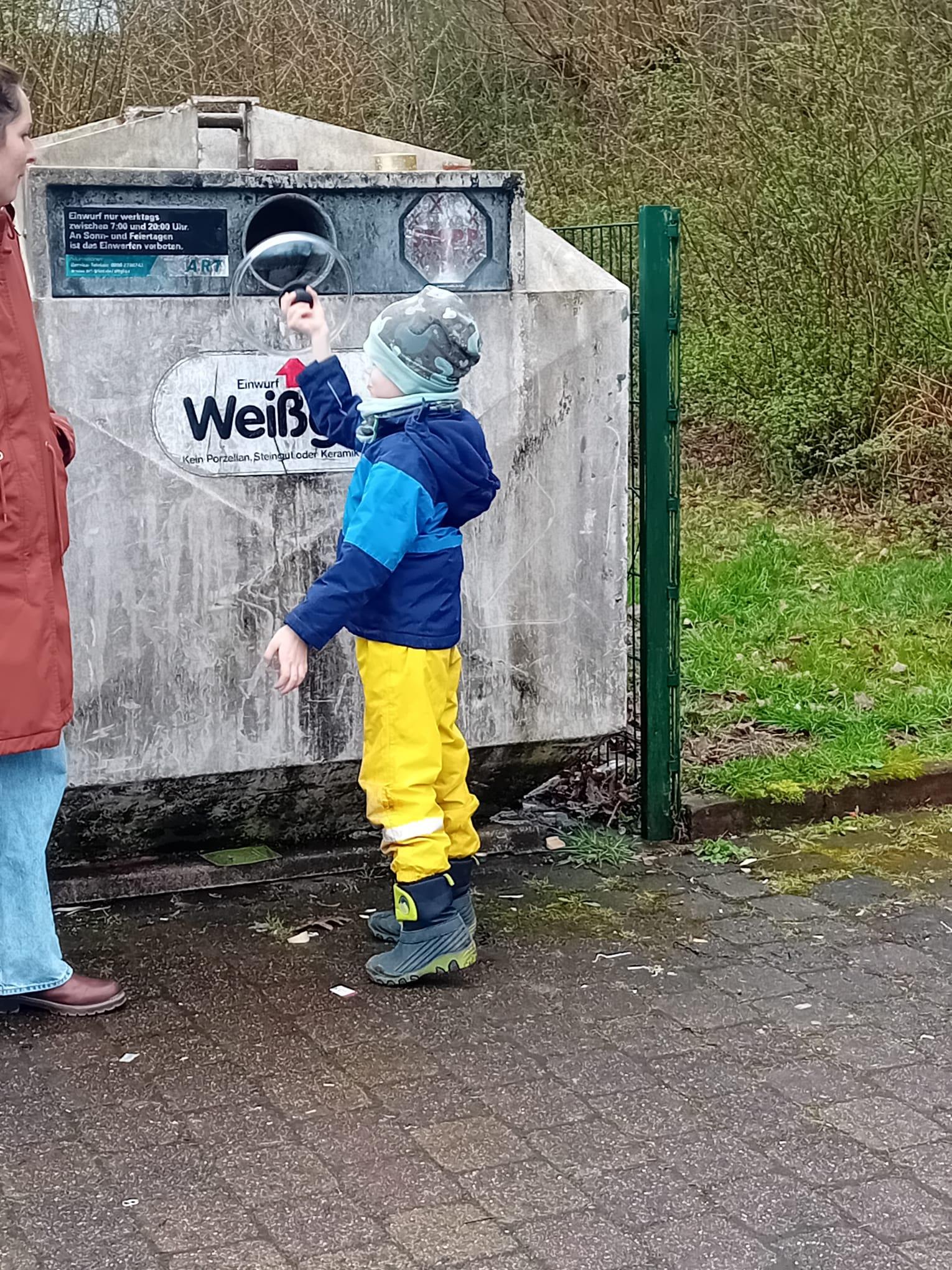 Die Kinder lernten, wie man Müll richtig trennt