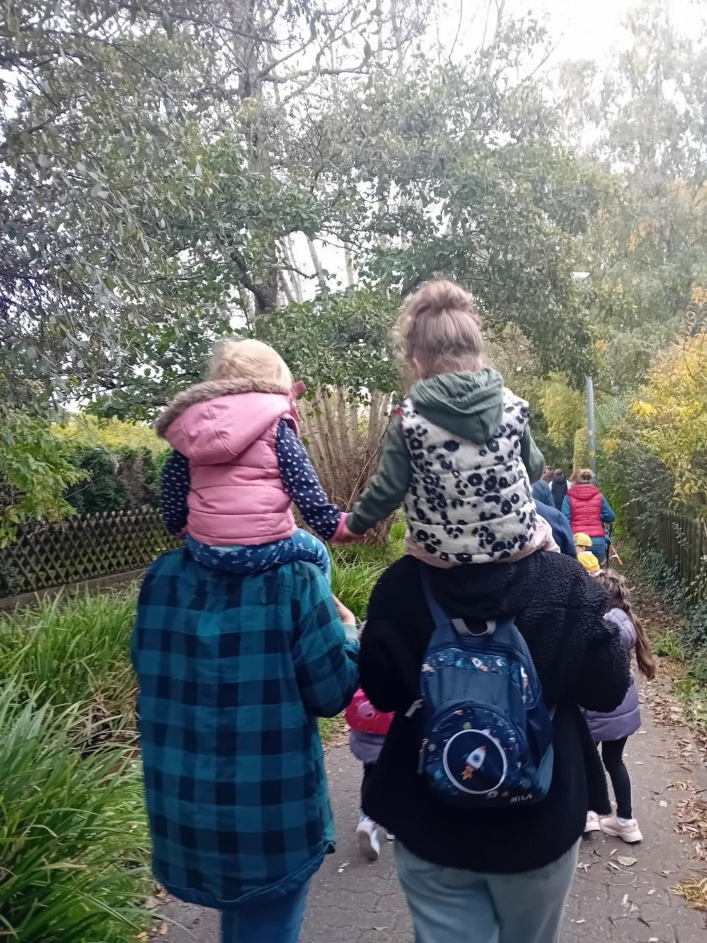 Gemeinsam machten sich alle auf den Weg zur Herbstwanderung