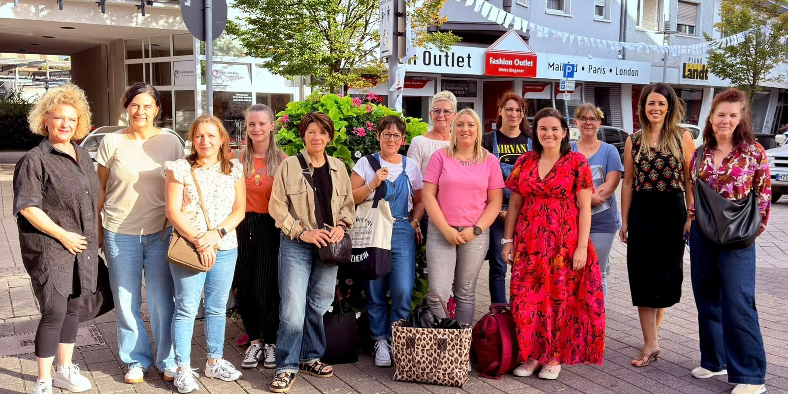 Die frankophonen Fachkräfte der Gesamteinrichtung Rehlingen-Siersburg bei ihrem gemeinsamen Treffen (c) Katholische KiTa gGmbH Saarland Die frankophonen Fachkräfte der Gesamteinrichtung Rehlingen-Siersburg bei ihrem gemeinsamen Treffen