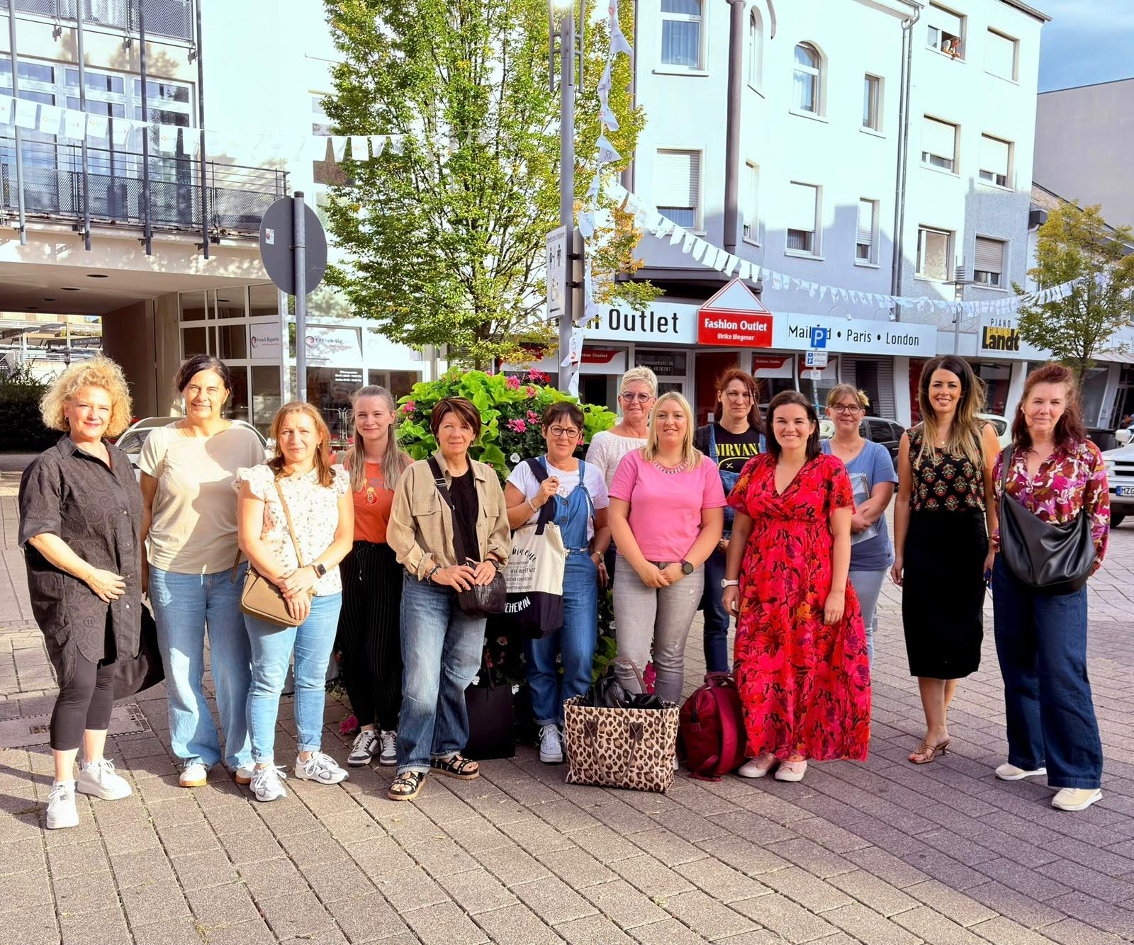 Die frankophonen Fachkräfte der Gesamteinrichtung Rehlingen-Siersburg bei ihrem gemeinsamen Treffen