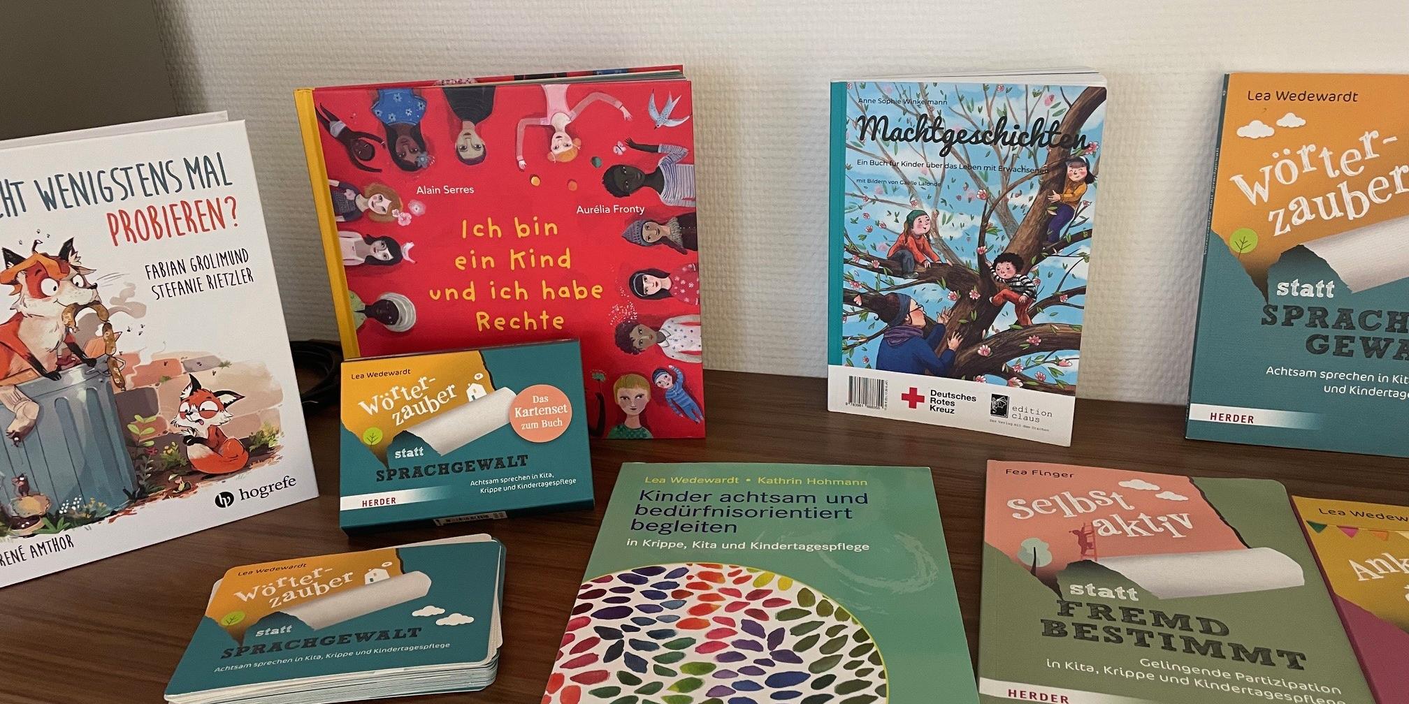 Eine große Auswahl an Büchern und Infomaterial stand für die Teilnehmer bereit (c) Katholische KiTa gGmbH Saarland Eine große Auswahl an Büchern und Infomaterial stand für die Teilnehmer bereit