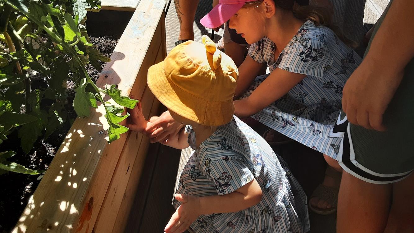 Ein Höhepunkt war die Segnung des Hochbeets