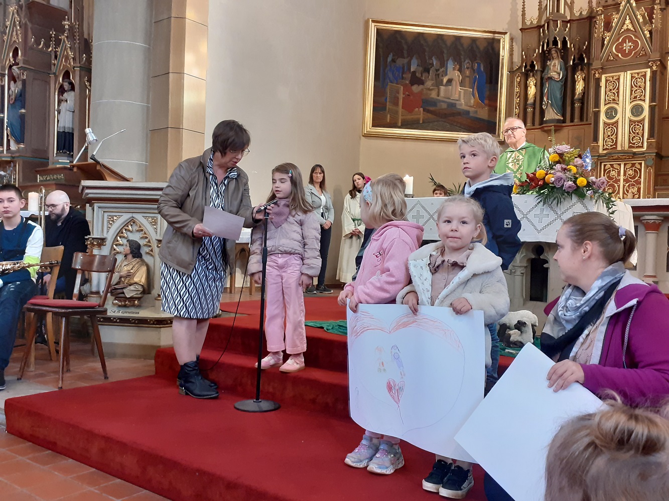 Der Tag startete für alle mit dem Familiengottesdienst