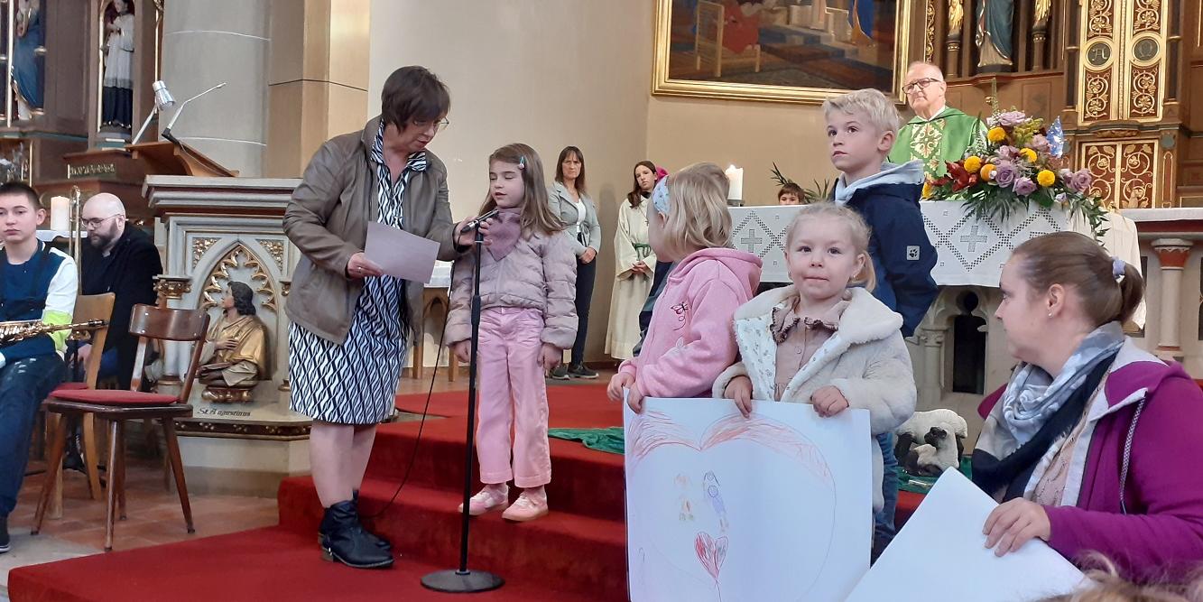 Der Tag startete für alle mit dem Familiengottesdienst (c) Katholische KiTa gGmbH Saarland Der Tag startete für alle mit dem Familiengottesdienst