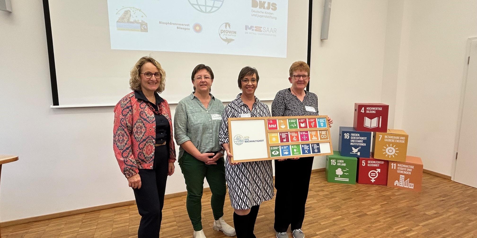 Die kath. Kita Hl. Familie Winterbach freut sich über die Auszeichnung zur 'Kita der Nachhaltigkeit'