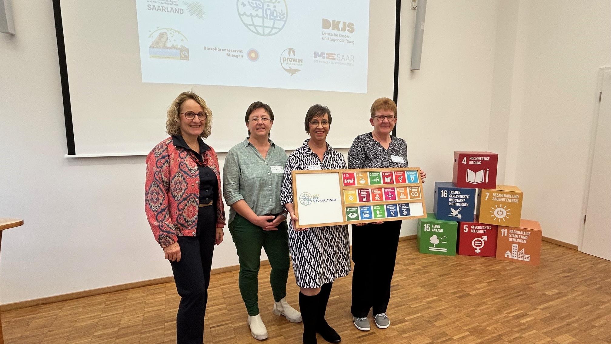 Die kath. Kita Hl. Familie Winterbach freut sich über die Auszeichnung zur 'Kita der Nachhaltigkeit'