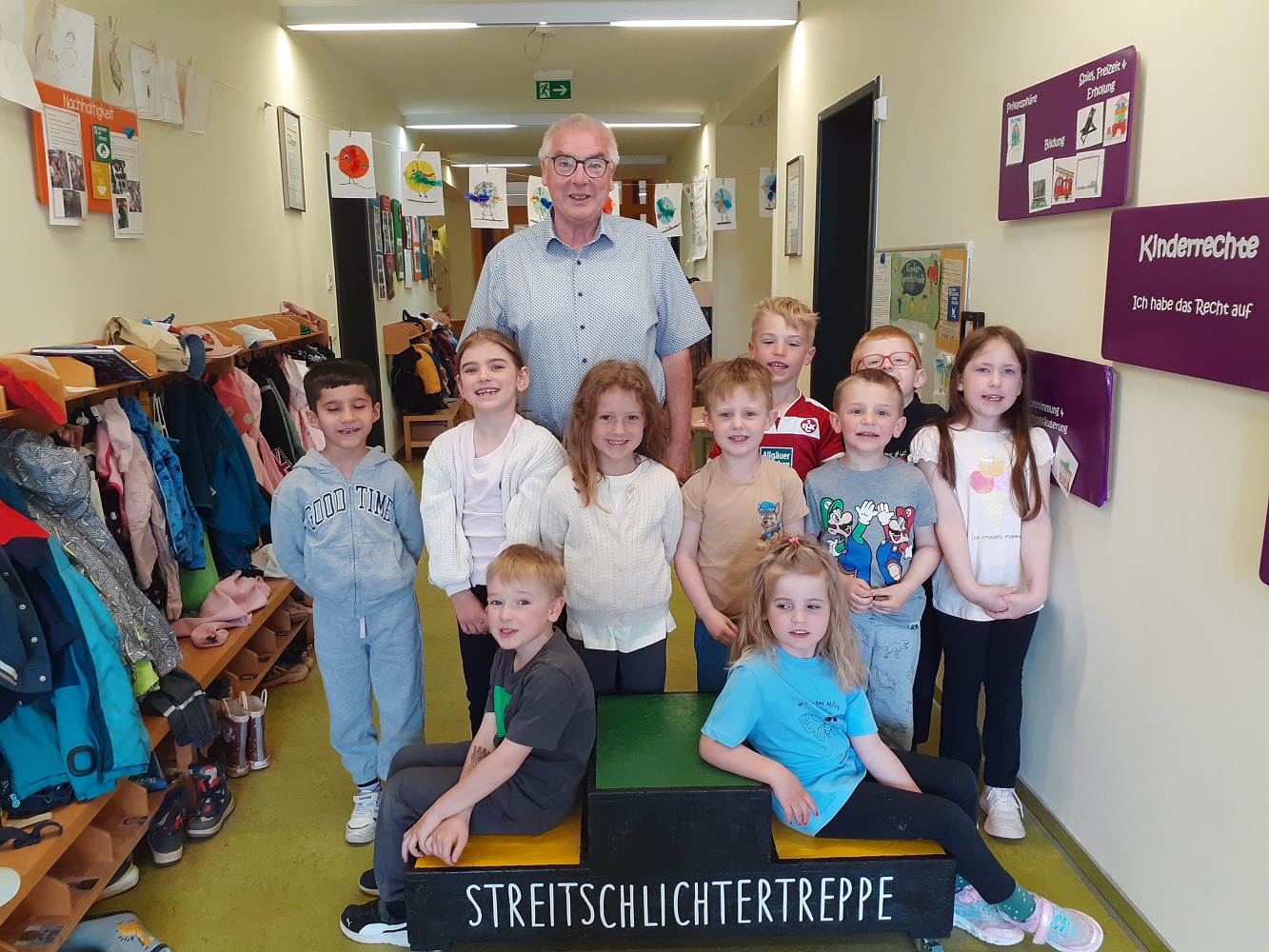 Kleines Projekt mit großer Wirkung - die Streitschlichtertreppe hilft, Streitigkeiten zu klären