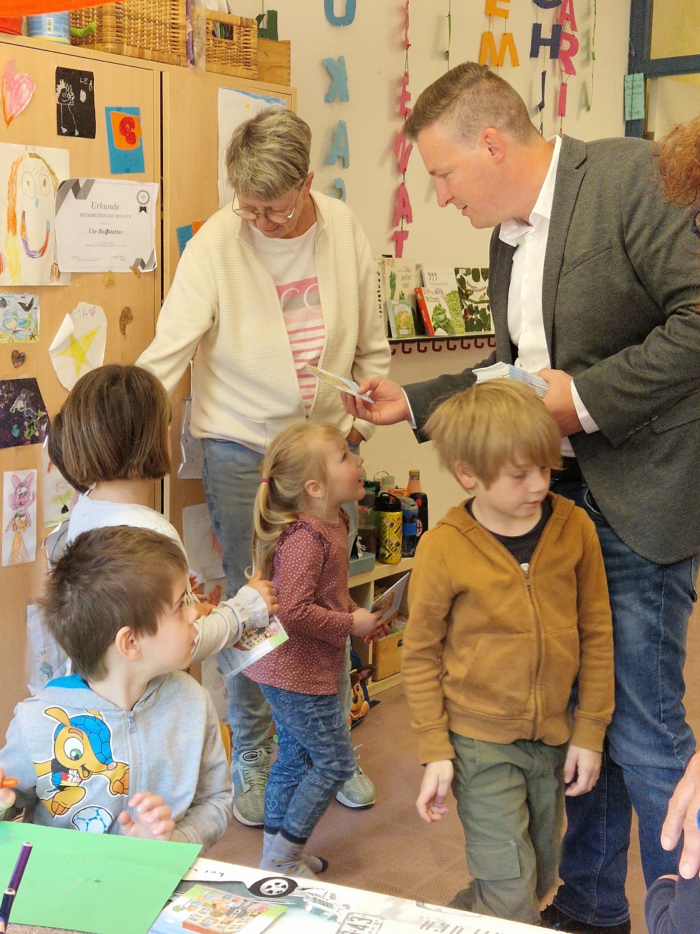 Christan Finkler hörte sich die Anliegen der Kinder an (c) Katholische KiTa gGmbH Saarland Christan Finkler hörte sich die Anliegen der Kinder an