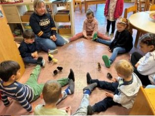 Alle Kinder hatten viel Freude an den süßen Küken (c) Katholische KiTa gGmbH Saarland Alle Kinder hatten viel Freude an den süßen Küken