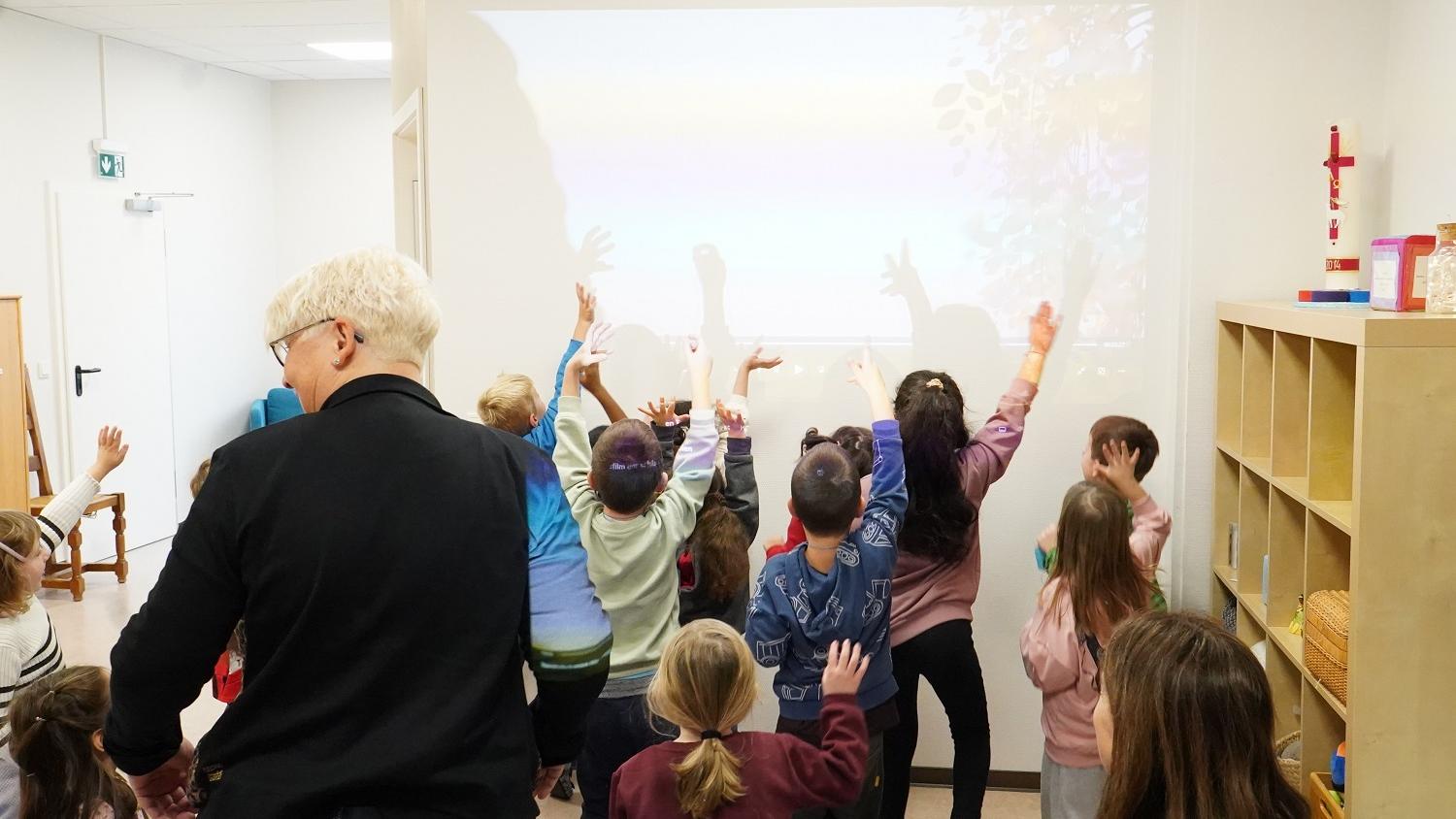 Alle schauten aufmerksam das Video zum Aktionstag