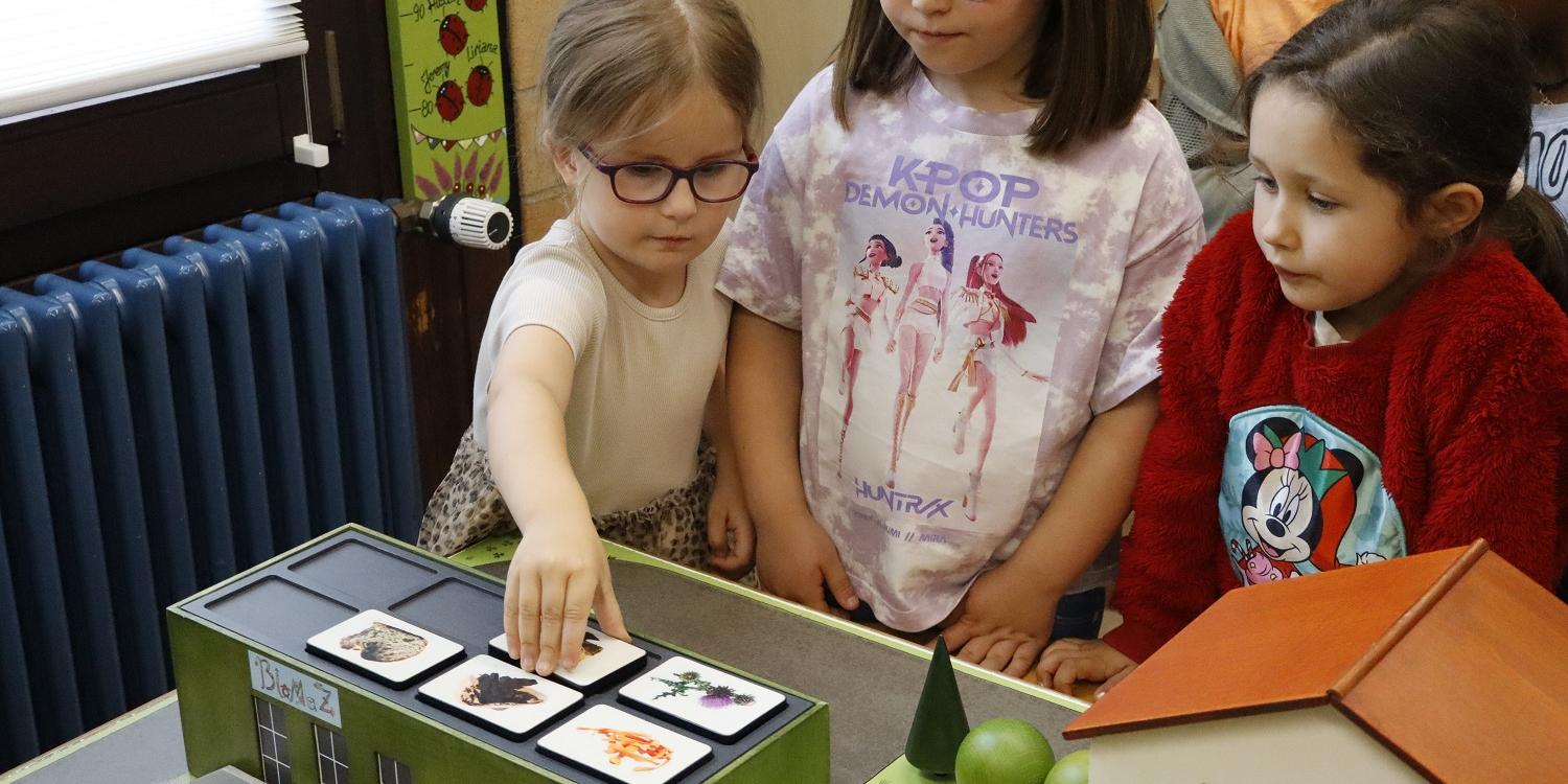 Die Kinder erfuhren viel Wissenswertes über die Biotonne Tibo (c) Katholische KiTa gGmbH Saarland Die Kinder erfuhren viel Wissenswertes über die Biotonne Tibo