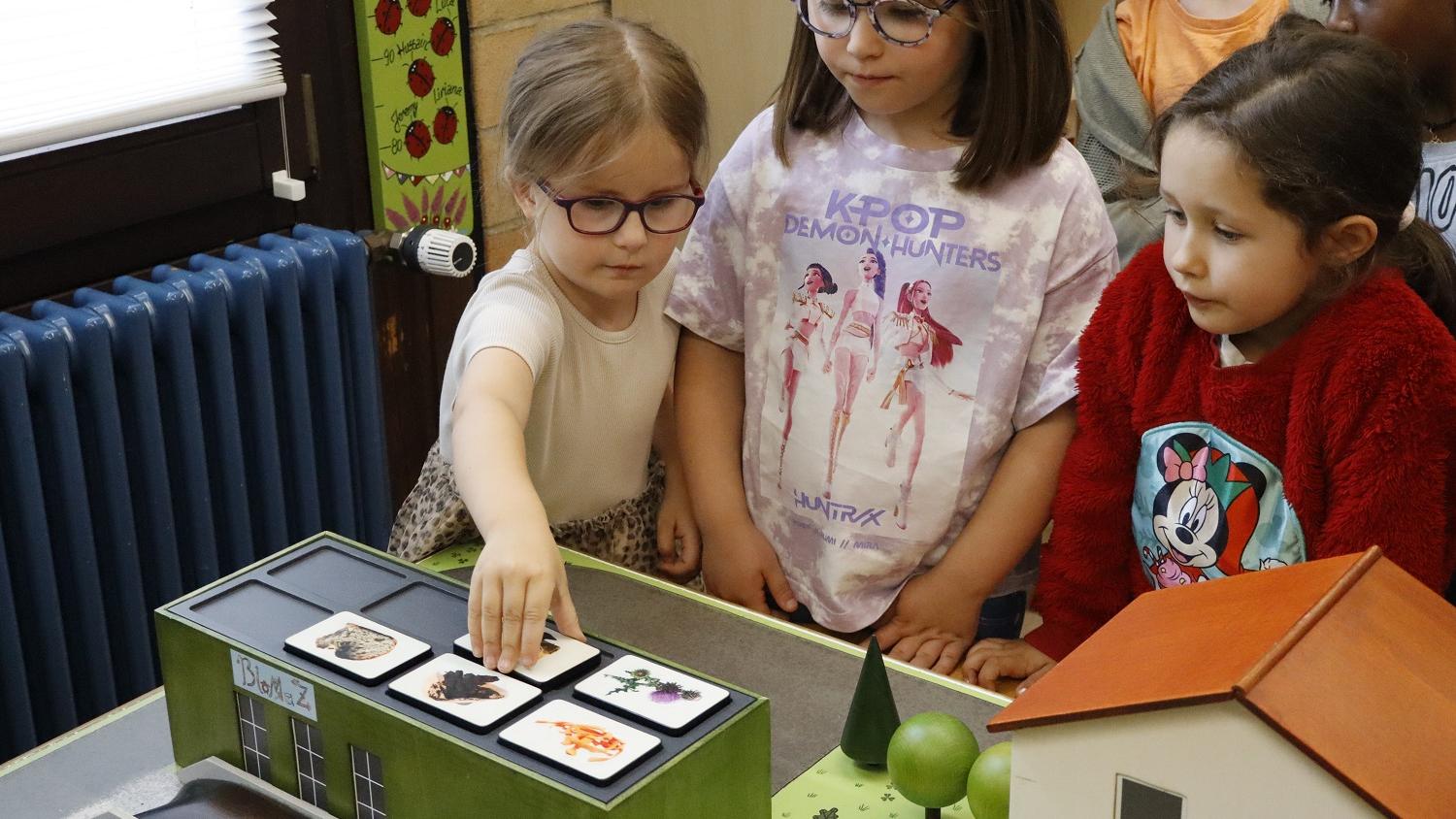 Die Kinder erfuhren viel Wissenswertes über die Biotonne Tibo