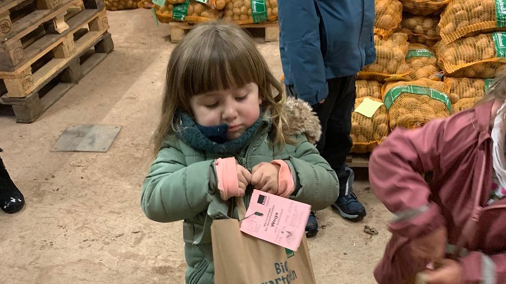 Die Eltern und Kinder hatten die Möglichkeit, sich den Bauernhof anzuschauen