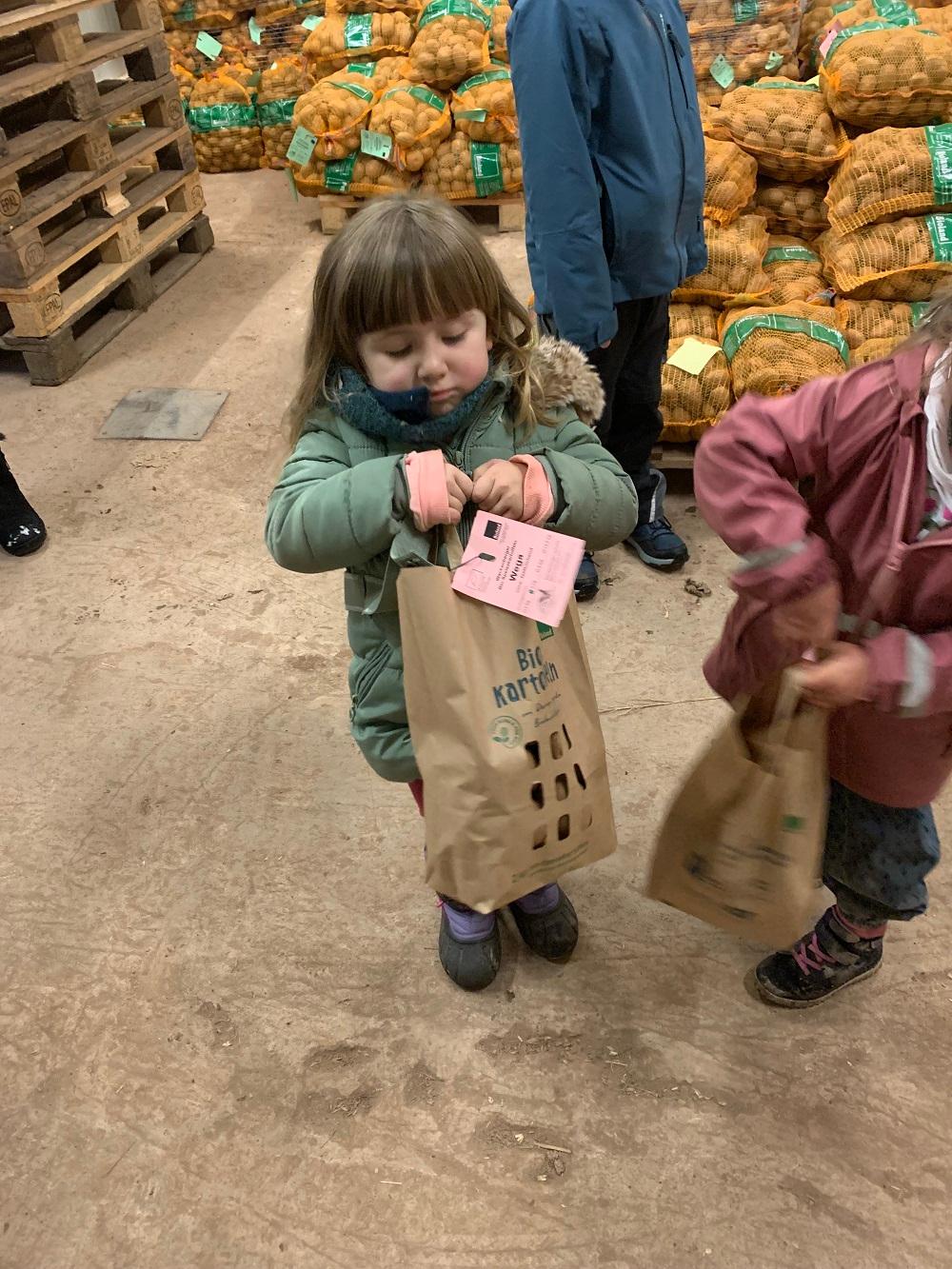 Die Eltern und Kinder hatten die Möglichkeit, sich den Bauernhof anzuschauen