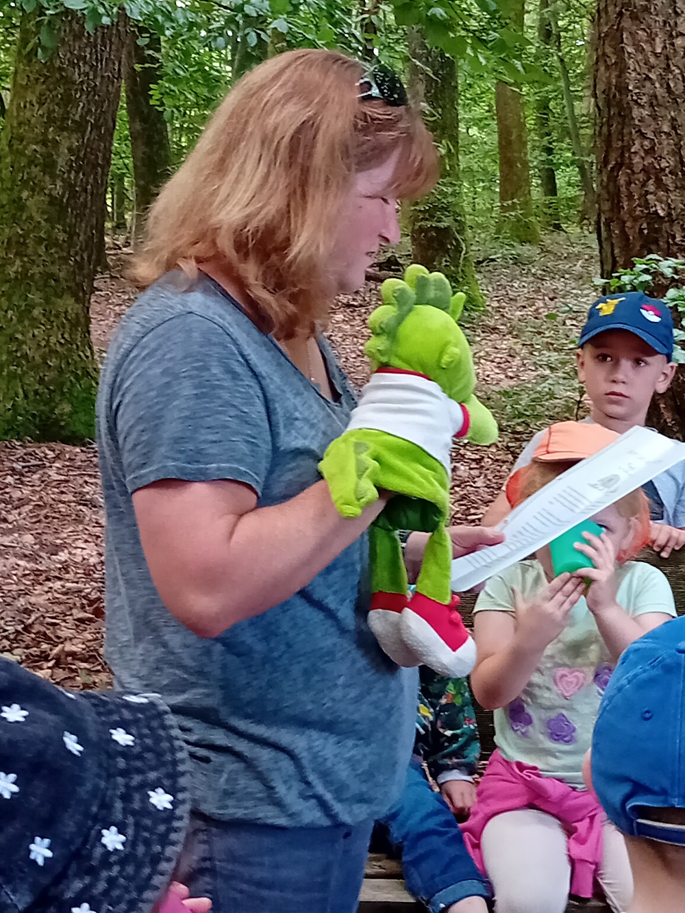 Maskottchen Jolinchen erzählte den Kindern die Geschichte vom Müllmonster Mupf