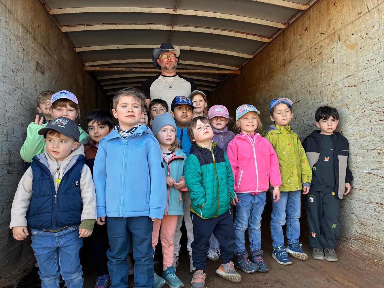 Die Kinder des Sternenzimmers besuchten den Wertstoffhof