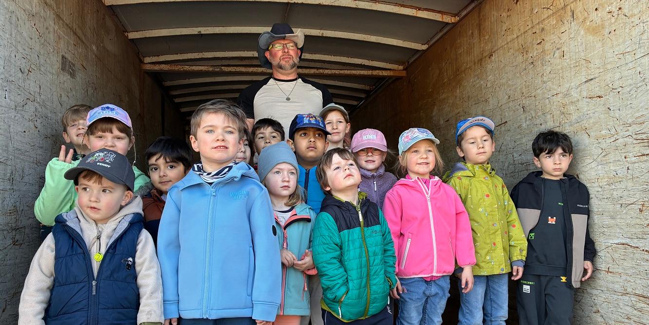 Die Kinder des Sternenzimmers besuchten den Wertstoffhof