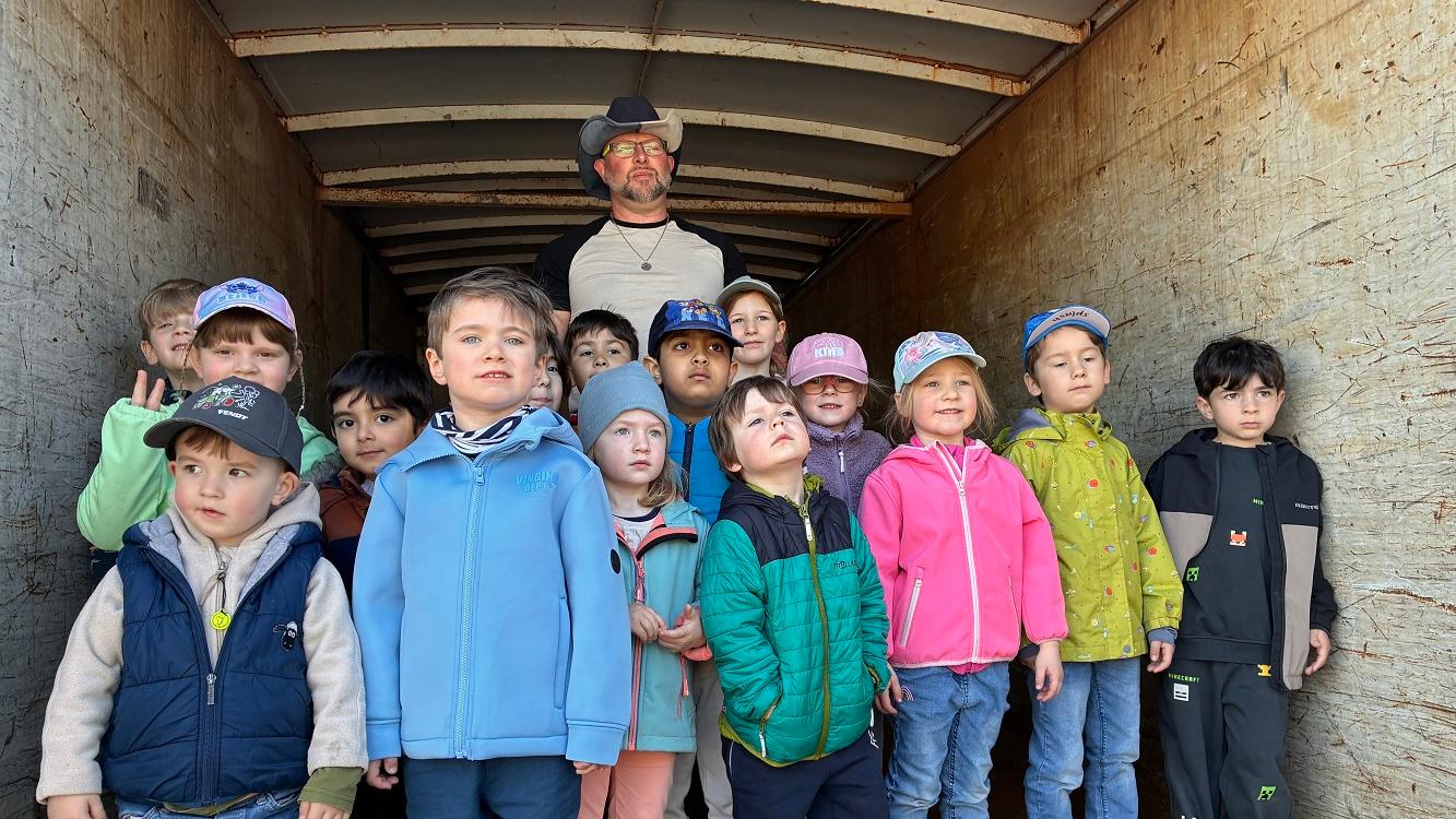 Die Kinder des Sternenzimmers besuchten den Wertstoffhof