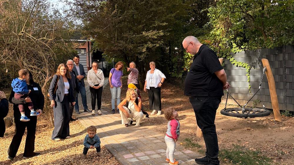 Gäste aus Gesellschaft, Kirche und Politik besuchten die Kita St. Elisabeth in Sulzbach