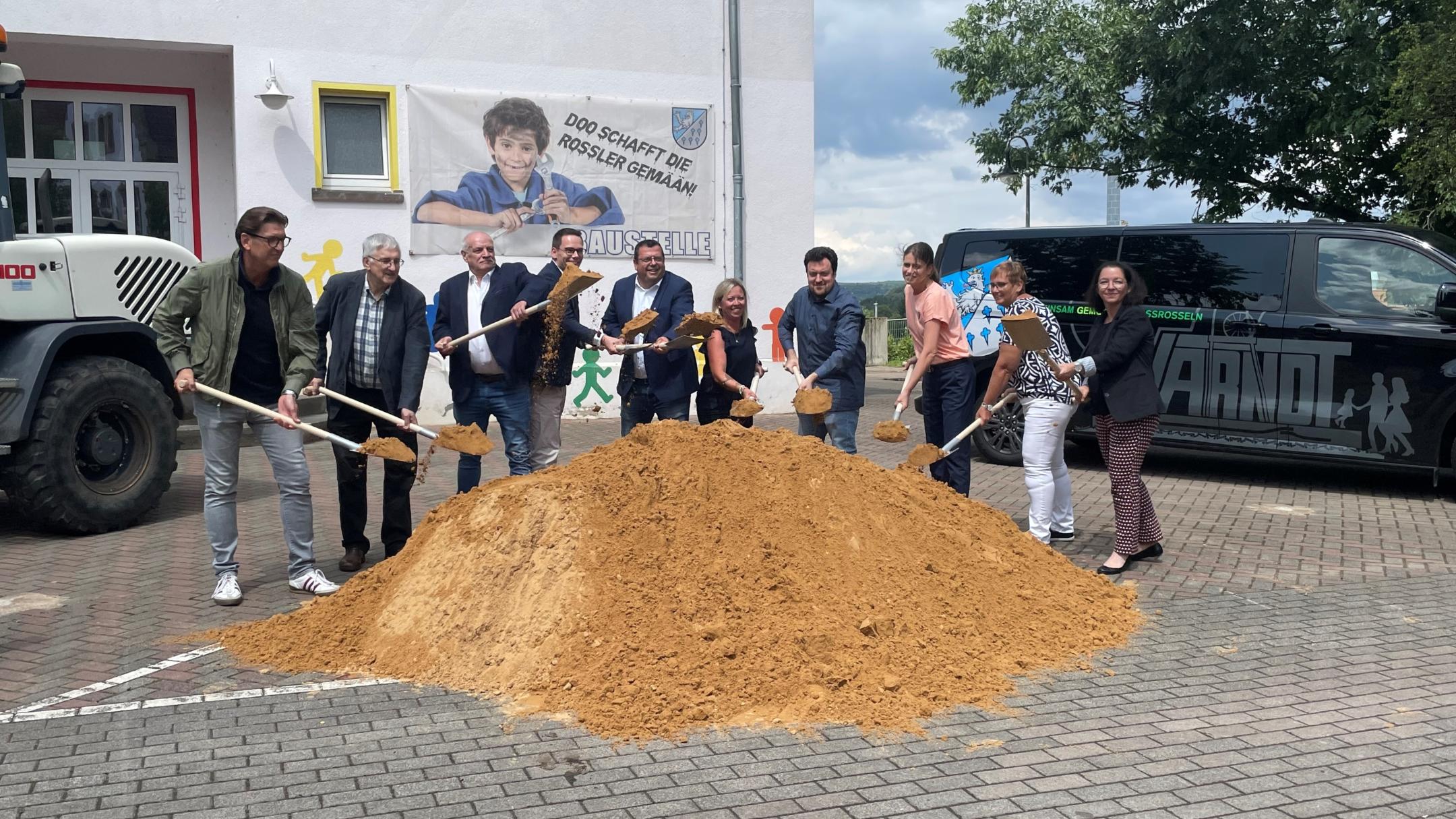 Der Spatenstich für den Bau der Kita ist erfolgt.