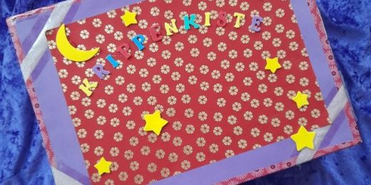 Die Krippenkiste fördert die Kinder spielerisch in verschiedenen Bereichen.