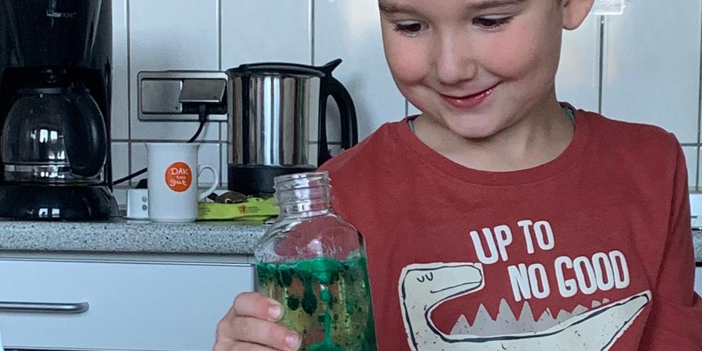 Lernen und Spaß zugleich hatten die Kinder beim Lavalampen-Experiment