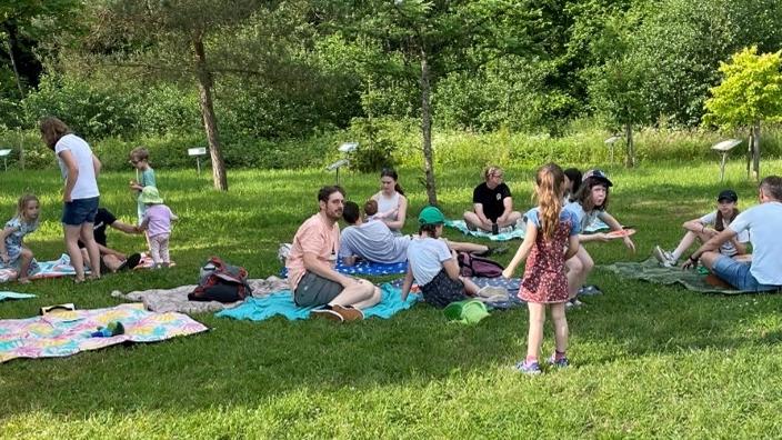 Eltern, Kinder und Erziehende hatten einen schönen Morgen beim gemeinsamen Frühstück