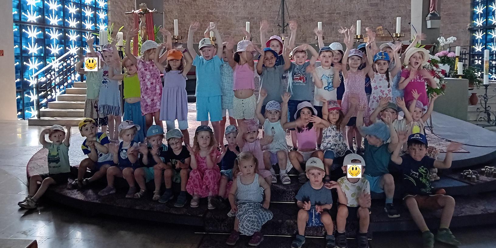 Die Kinder besuchten ein letztes Mal die katholische Kirche in Neuweiler