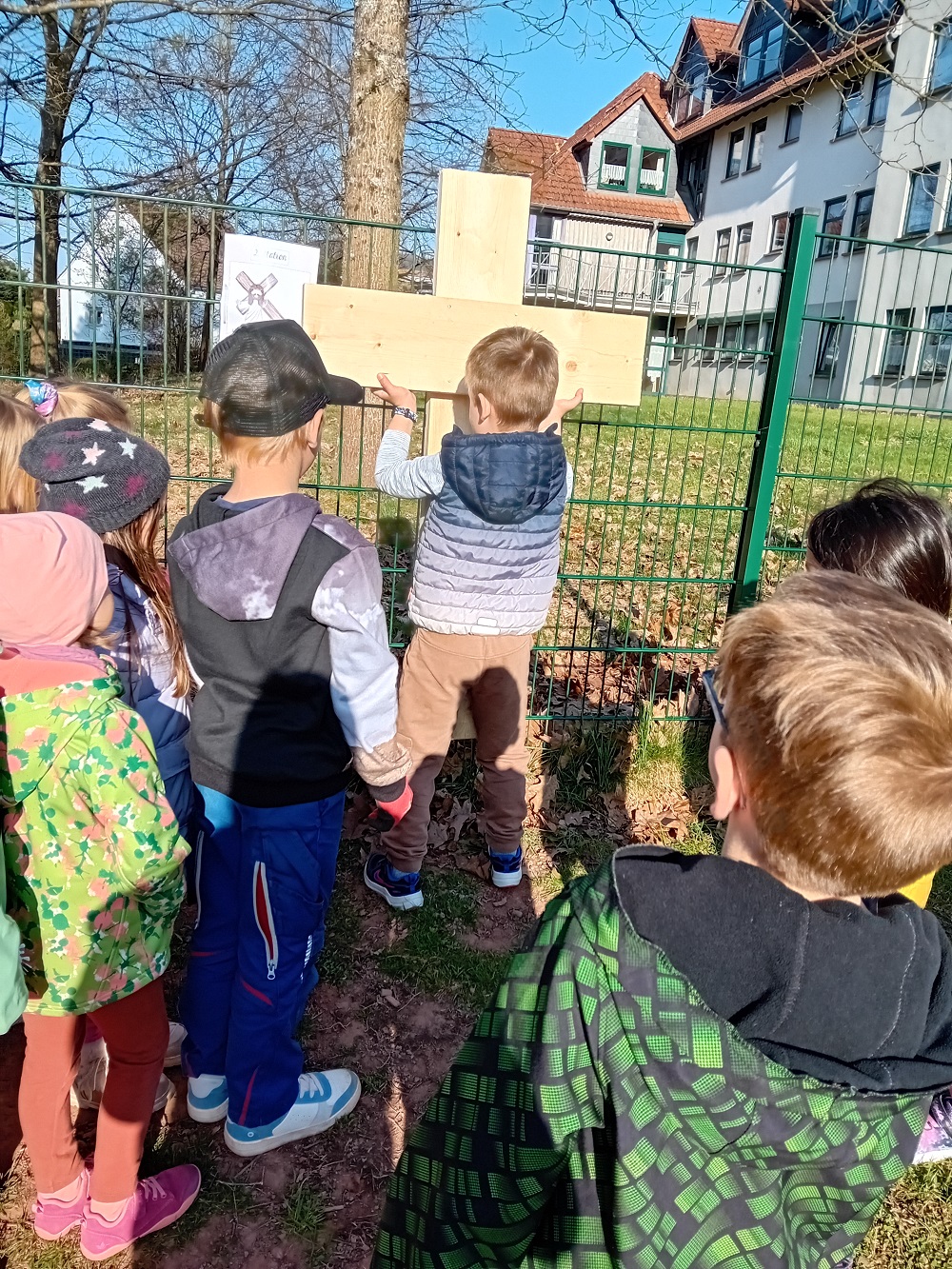 Die Kinder bereiten sich auf das Osterfest vor