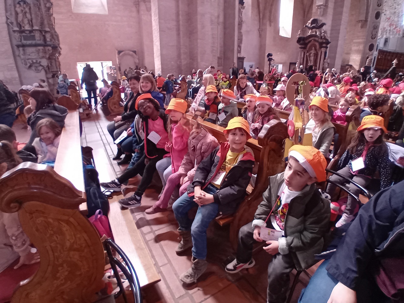 Die Kinder beim Gottesdienst