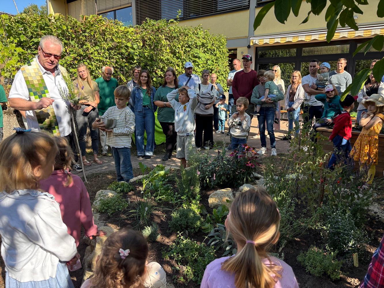 Segnung der Kräuterspirale
