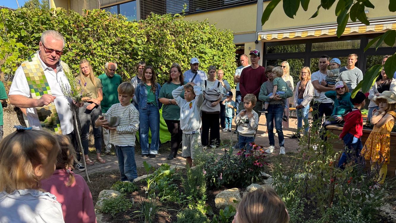 Segnung der Kräuterspirale
