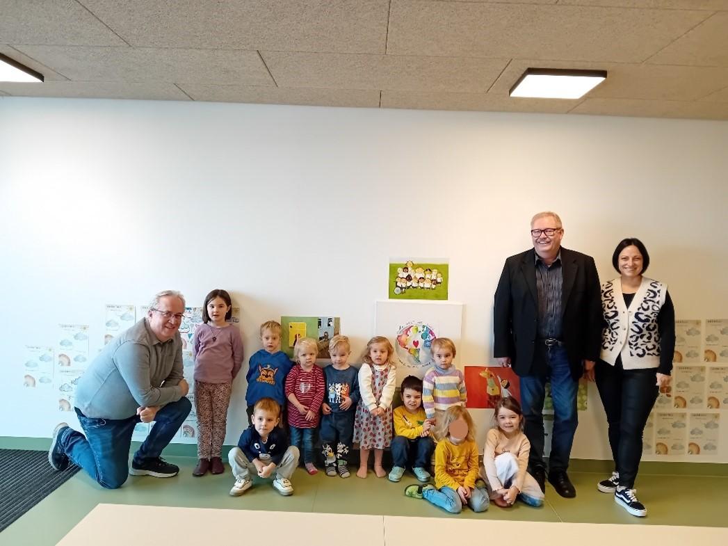 Die Kinder begrüßten ihre Gäste zur Kinderratssitzung