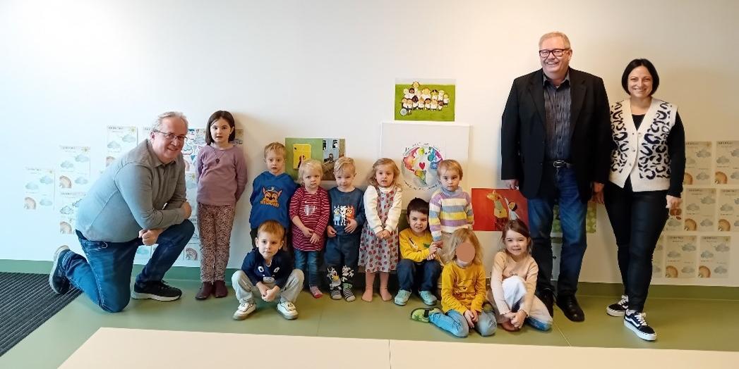 Die Kinder begrüßten ihre Gäste zur Kinderratssitzung