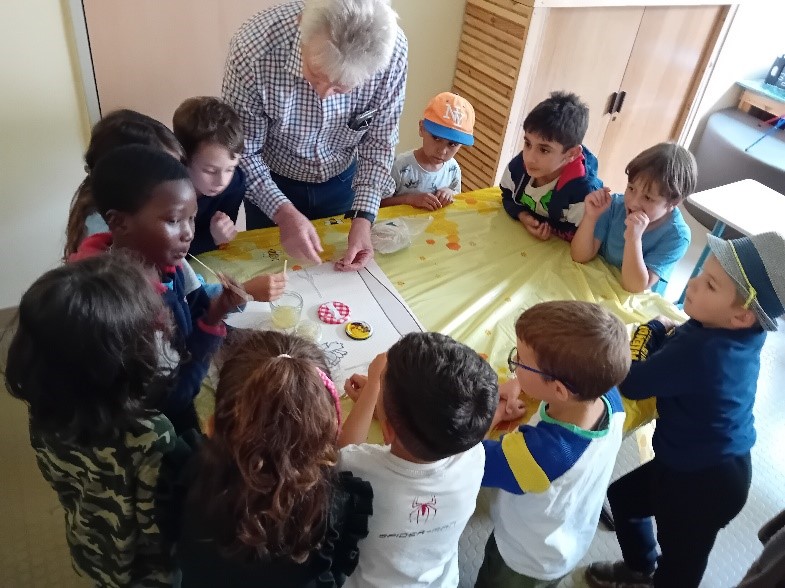Die Kinder lernten viel über Bienen, Wespen und Hornissen (c) Katholische KiTa gGmbH Saarland Die Kinder lernten viel über Bienen, Wespen und Hornissen