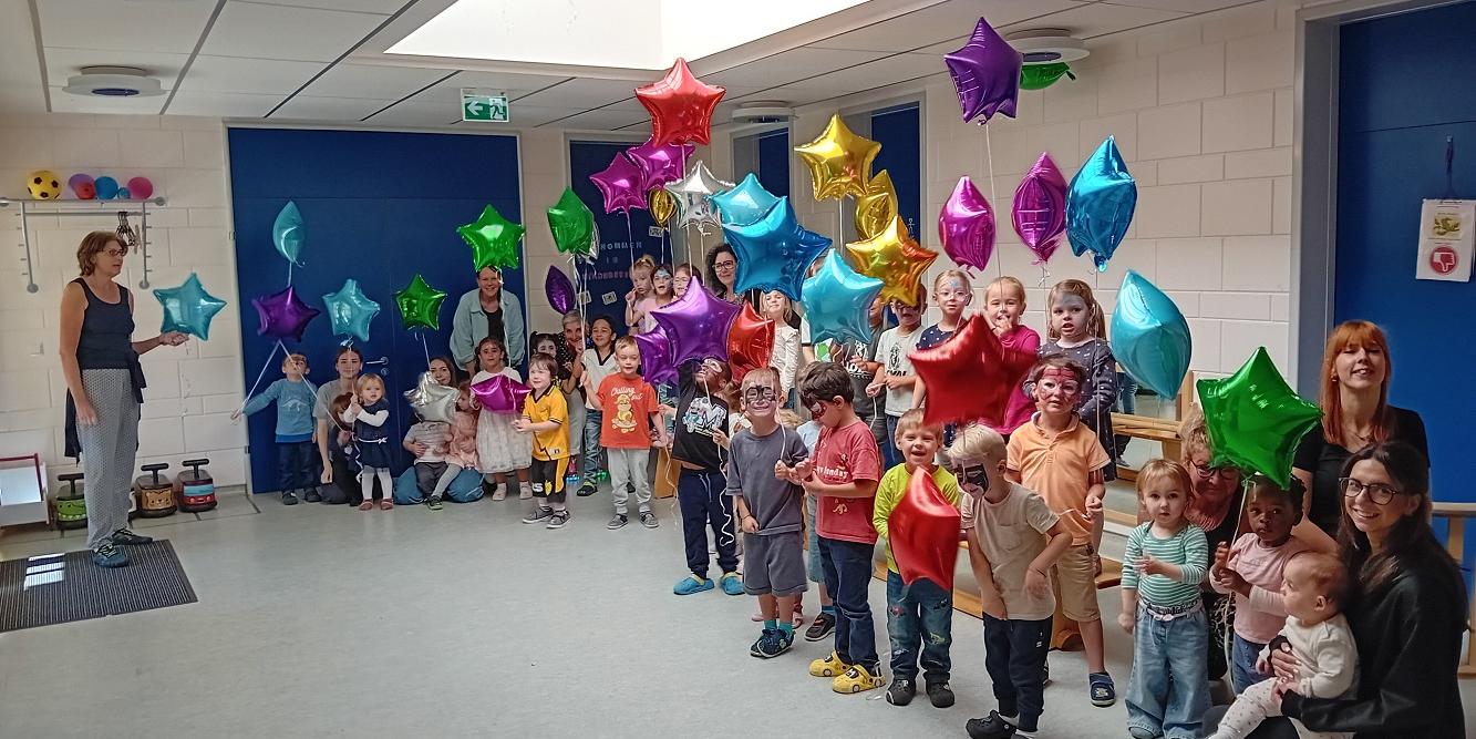 Unter dem Motto 'Kinderrechte - Bausteine für Demokratie' feierten alle Kinder ein buntes Fest (c) Katholische KiTa gGmbH Saarland Unter dem Motto 'Kinderrechte - Bausteine für Demokratie' feierten alle Kinder ein buntes Fest