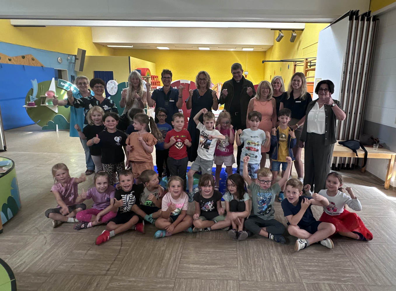 Die Vorschulkinder des katholischen Kinderhaus St. Josef Eppelborn bei der Eröffnung der Kinderrechte-Ausstellung