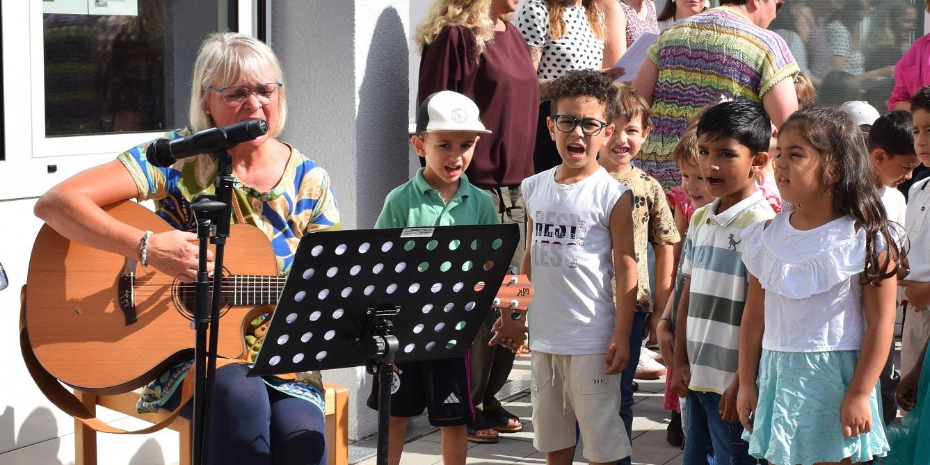 Einen besonderen Moment schufen die Kinder mit ihrem Lied über den Umzug (c) Katholische KiTa gGmbH Saarland Einen besonderen Moment schufen die Kinder mit ihrem Lied über den Umzug