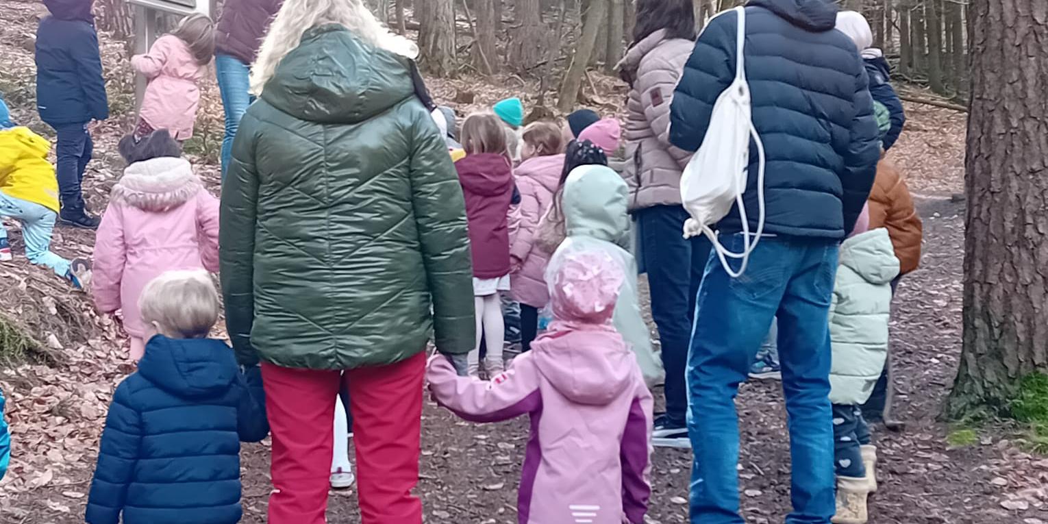 Wanderung zum Kreuzweg an der Kapelle Härtelwald (c) Katholische KiTa gGmbH Saarland Wanderung zum Kreuzweg an der Kapelle Härtelwald