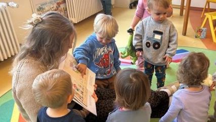 Alle Kinder lauschten begeistert den Geschichten