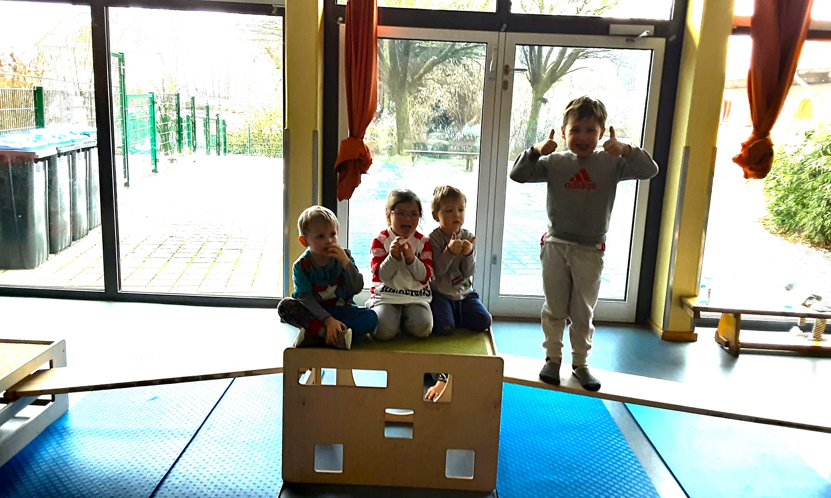 Bei den Kindern herrschte große Freude über die neue Bewegungslandschaft