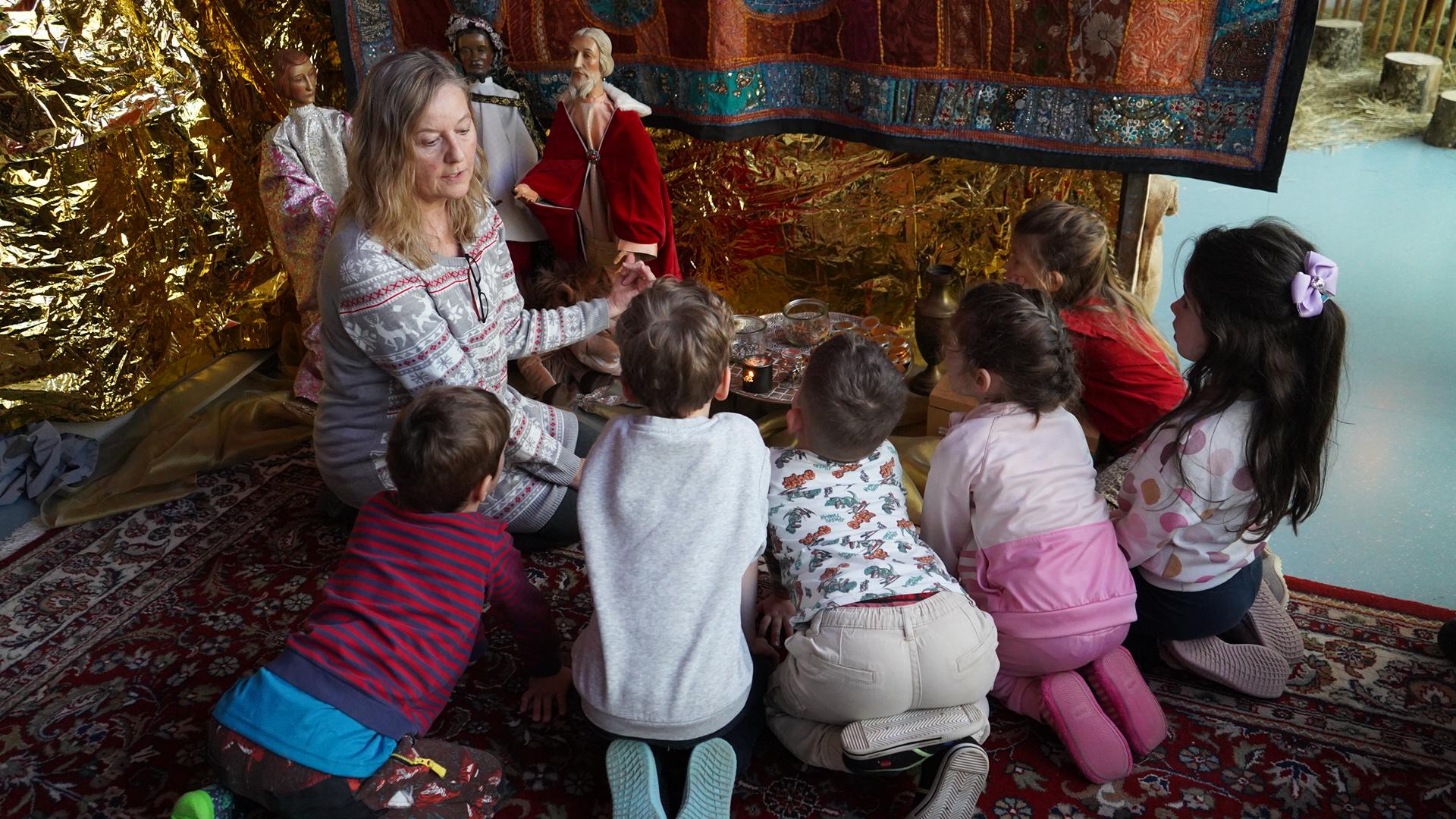 Kinder und Gäste erlebten die Weihnachtsgeschichte
