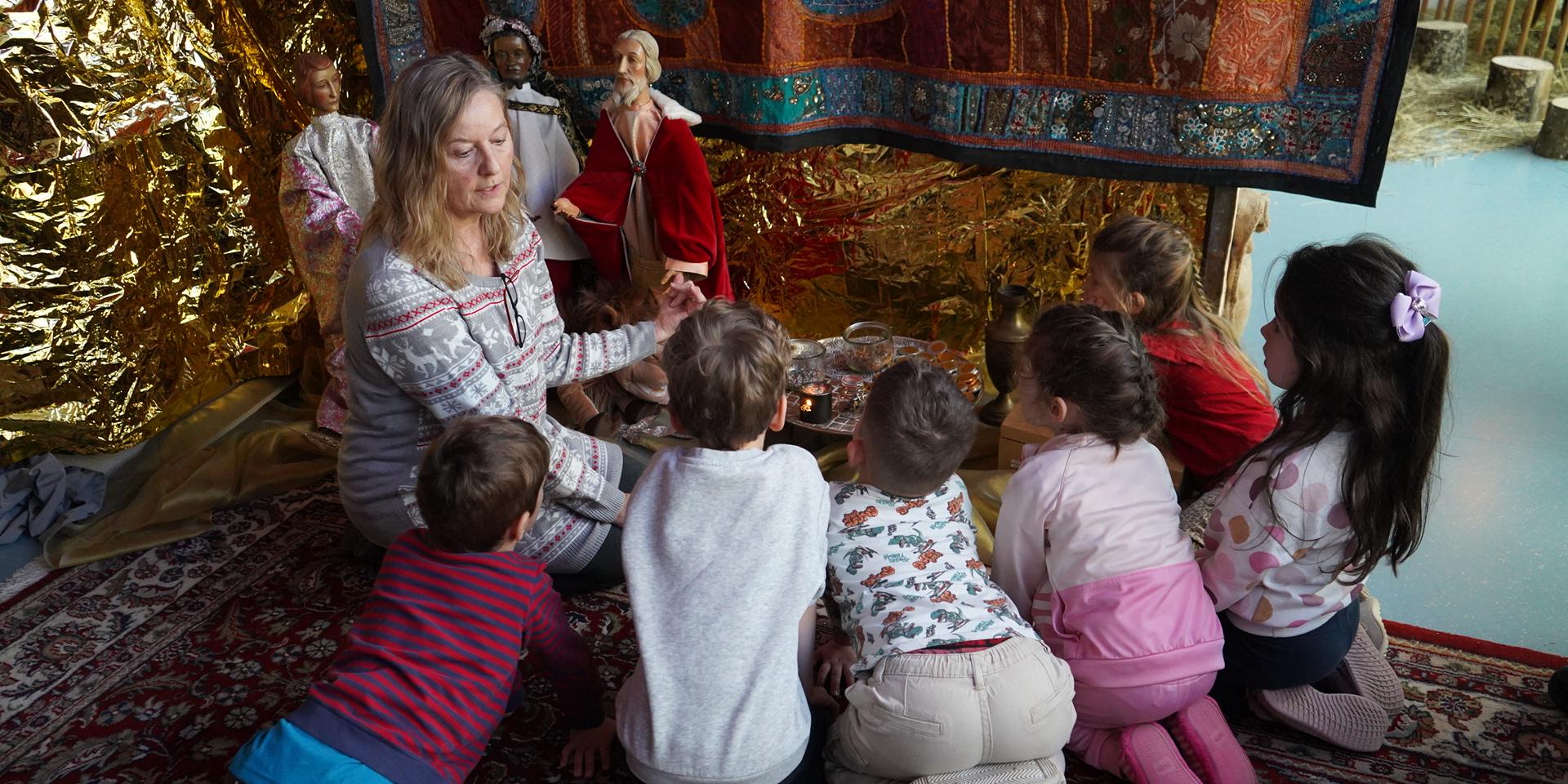 Kinder und Gäste erlebten die Weihnachtsgeschichte