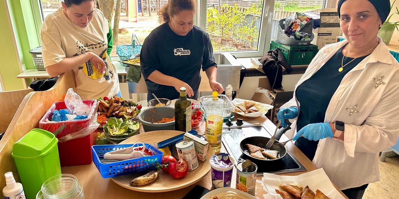 Ein Höhepunkt des Tages war das gemeinsame Kochen (c) Katholische KiTa gGmbH Saarland Ein Höhepunkt des Tages war das gemeinsame Kochen