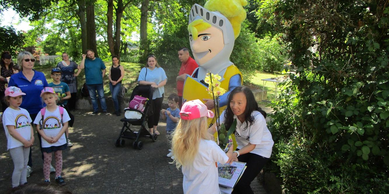 Die Kinder freuten sich über die Auszeichnung ihrer Kita (c) Katholische KiTa gGmbH Saarland Die Kinder freuten sich über die Auszeichnung ihrer Kita